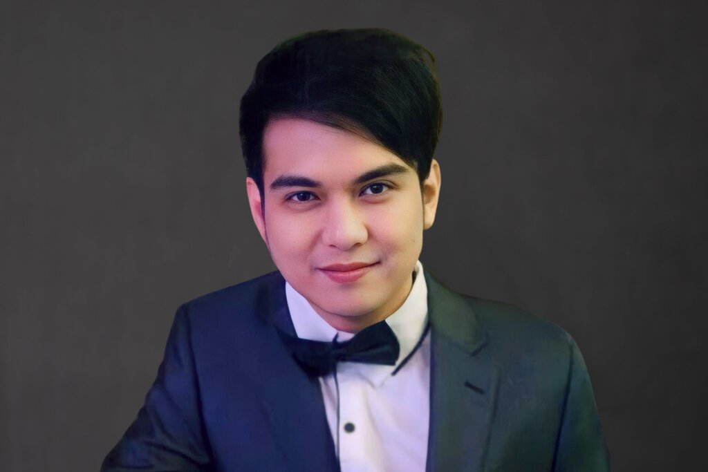 headshot of a Mirazon employee