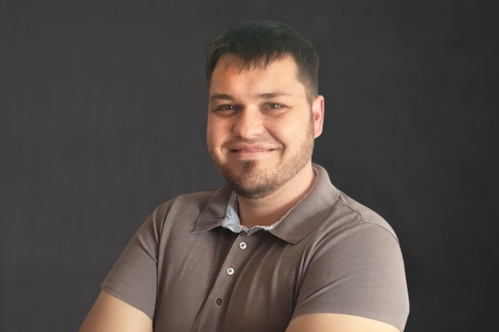 headshot of a Mirazon employee